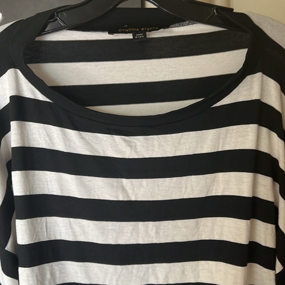 Crop Top• Black & White Striped Tee Shirt Style • Size Small • Cynthia Steffe • - Picture 2 of 4